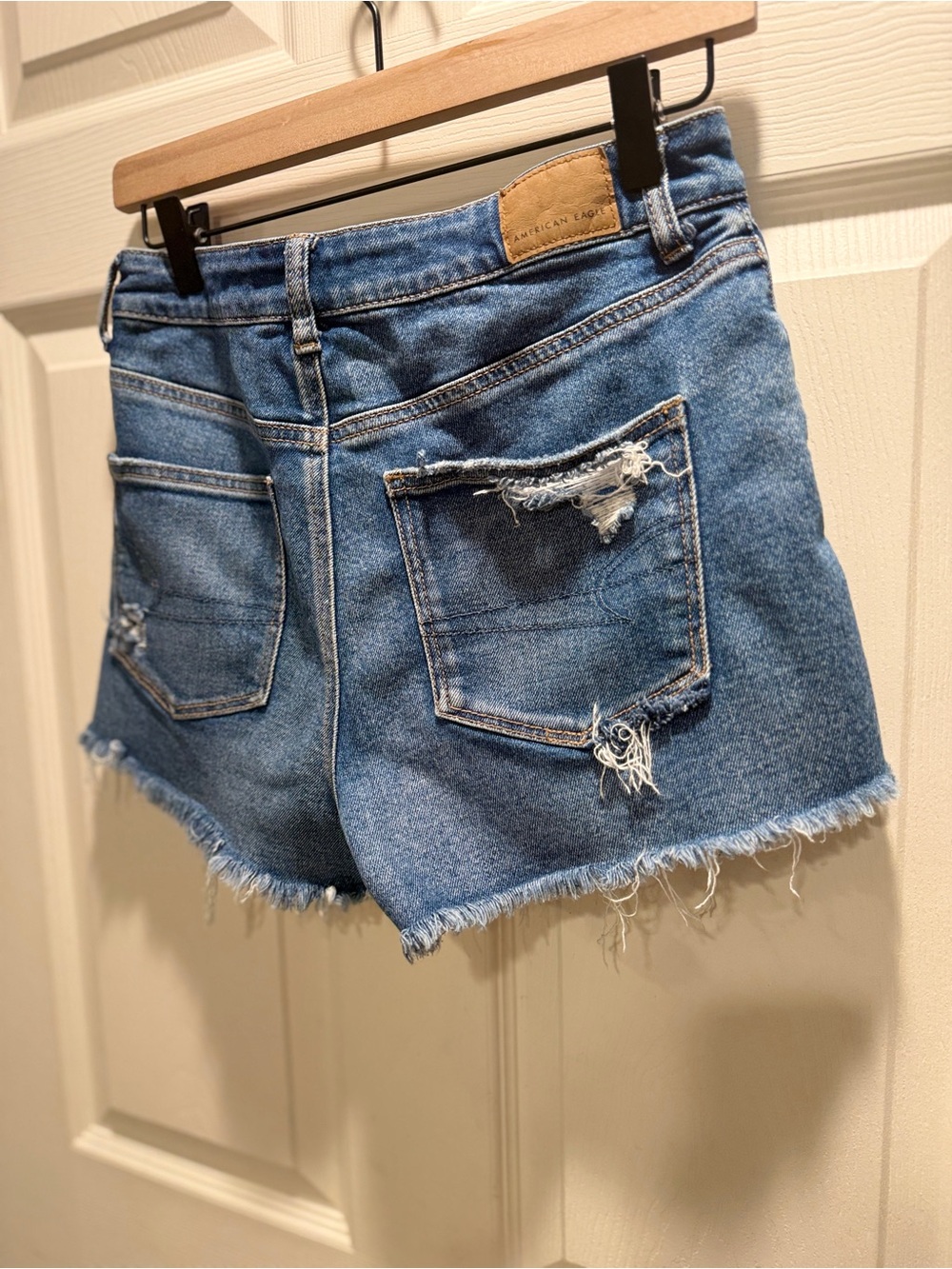 American Eagle Mom Shorts Size 6 Distressed Denim Jean Shorts High Rise Frayed - Picture 8 of 12